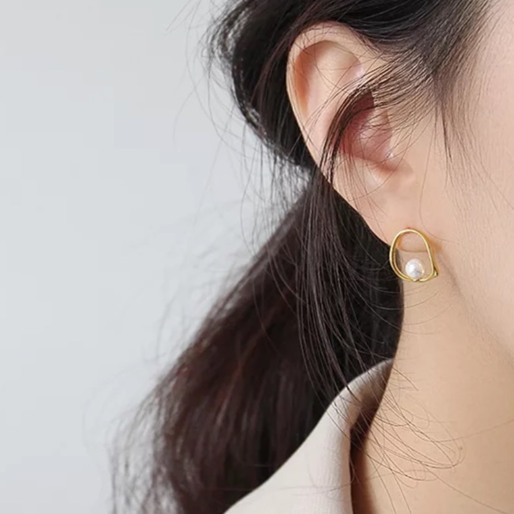 🌟Insta gold plated simple stud earrings - Picture 4 of 4